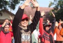 Bupati Nina Senam Sehat Bersama Warga Tukdana