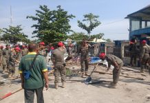 Satpol-PP Tertibkan 28 Bangunan Liar Di Samping Pagar Sport Center Indramayu