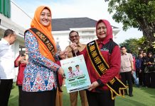 Percepatan Digitalisasi Nawal Lubis Serahkan 30 Unit Tablet untuk Kabupaten Batubara