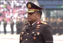 Brigjen Pol Adi Vivid Terima Bintang Bhayangkara Nararya Dari Presiden Jokowi