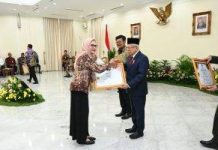 Bupati Indramayu Terima Penghargaan Adhikarya Pratama Pembangunan Pertanian Tahun 2023