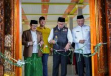 Gubernur Jabar Resmikan Masjid Al-Karomah Dan Santuni Anak Yatim