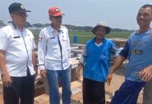 Camat Lelea Bersama Jajarannya Pantau Di Pintu Air Awasi Debit Air Untuk Sawah Petani