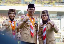 Peringatan Hari Ke-62 TAhun 2023 Pramuka Bupati Nina Agustina Terima Penghargaan Lencana Darma Bakti