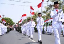 Menteri Koperasi Dan UKM RI Teten Masduki Bersama Bupati Indramayu Kirab Kebangsaan Merah Putih