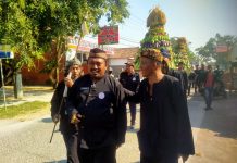 Tradisi Adat yang Timbul dari Interaksi Manusia dengan Alam Sekitar