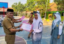 Sukses Jalankan Tugas Mulia Paskibra SMA 1 Kroya Terima Penghargaan Dari Camat kroya