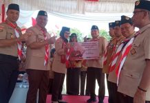 Apel Besar Hari Pramuka Ke 62 Tahun 2023 Menyerahkan Hibah Rp700 Juta Pada Kwarcab Indramayu