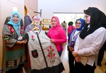 Ibu Iriana Dan Oase KimTinjau Produk Dekranasda Se-Jawa Timur