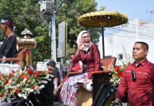 Bupati Indramayu Nina Agustina Naik Kreta Kencana Acara HUT 496 Indramayu Tahun 2023