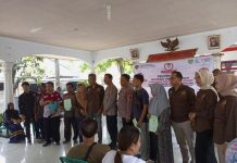Kuwu Gabus Wetan Abdullah Irlan Target 600 Bidang Warga Sumringah Terima Sertifikat Program PTSL Tahun 2023