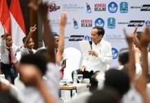 Ketika Anak Papua Tanya Presiden Jokowi Bangun Papua Mulai dari Mana…?