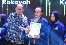 Penghargaan Diskuk Provinsi Jabar Diberikan Kepada Maesaroh Pelaku UMKM Asal Kecamatan Juntinyuat