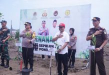 Plt Kepala Dinas Lingkungan Hidup Indramayu Edi Umaedi Penanaman Sepuluh Juta Pohon Bersama Polri
