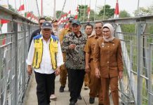 Menteri PU PR Resmikan Jembatan Gantung Balaraja Gantar Indramayu