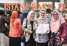 Wakil Presiden RI Berikan Penghargaan Pada Bupati Indramayu Atas Kinerja Insentif Fiskal Tahun 2023