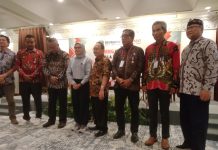 Bupati Indramayu Berikan Penghargaan Tiga Desa Berhasil Miliki Indeks Tertinggi Di Indramayu