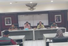 Kabag Hukum Setda Pemkab Indramayu Kegiatan Pembinaan Hukum Pada Kelompok Kadarkum Kelurahan Paoman Indramayu