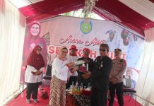 Bupati Indramayu Serahkan Mobil Siaga Untuk Kepala Desa Rambatan Kulon