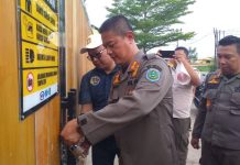 Direksi Keet PT Nindya Karya Dan PT Wijaya Karya Di Segel Tutup Tim Gabungan Satpol PP Indramayu Belum Penuhi Perijinan Gedung Baru