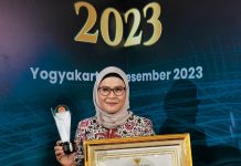 Bupati Indramayu Nina Agustina Raih Anugerah Meritrokasi