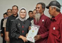 Bupati Nina Agustina Bagikan 150 Sertipikat Program PTSL BPN Indramayu