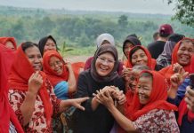 Bupati Indramayu Tinjau Korban Banjir Luapan Kali Cilalanang Desa Cikawung