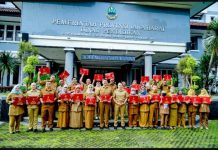 Sejumlah1650 ASN Disdik Jabar Terima Satyalancana Karya Satya