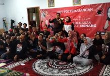 Caleg DPRD Dapil 5 Idah Farida Potong Tumpeng Hari Ultah PDIP Ke 51Tahun 2024