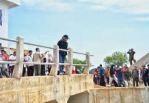 Bupati Nina Agustina Tinjau Lapangan Bendungan Dan Irigasi Atas Keluhan Petani