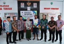 Bupati Nina Pantau Pemberian Bantuan Pangan Cadangan Beras Pemerintah Tahun 2024