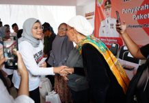 Bupati Nina Agustina Santuni 75 Lansia Di Widasari