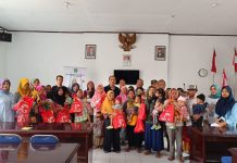 Dinas Kominfo Indramayu Giat Berikan Makanan Tambahan Untuk Balita