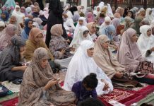 Bupati Nina Agustina Salat Idulfitri Di Alun-alun Puspawangi Indramayu