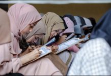 Siswa SMA Negeri 1 Cillin Bandung Menulis Mushaf Al-Qur’an