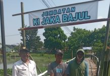JEMBATAN KAYU CIMANUK DESA PENGANJANG – KELURAHAN PAOMAN KINI PUNYA NAMA ” JEMBATAN KI JAKA BAJUL “
