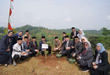 Penjabat Bupati Bogor Bersama ASN Peduli Lingkungan Tanam Pohon