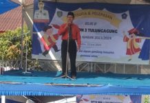 Kepala Sekolah SD Negeri Tulungagung 3 Acara Kegiatan Pelepasan Siswa Kelas 6
