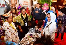 Ibu Iriana Jokowi Apresiasi Produk Kriya Pelaku UMKM Di Papua