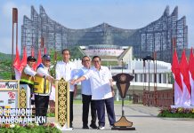 Presiden Jokowi Resmikan Plaza Seremoni Sumbu Kebangsaan Di Ibu Kota Nusantara