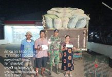 Babinsa Desa Sukaselamet Monitoring Penimbangan Padi Petani Untuk Serapan Bulog