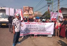 Kepala Desa Kedungwungu Tidak Ada Kantor Di Unjuk Rasa Para Pedagang Pasar