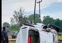 KAI Argo Cirebon Jurusan Cirebon–Jakarta Perlintasan Babadan Tenajar Kertasemaya Tertempar Mobil Chevrolet Nomor Polisi B 1511 SMC Rusak