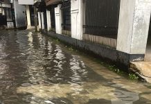 Banjir Ciputat Timur Lumpuhkan Aktivitas Warga Pisangan Gang Bungur