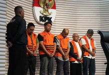 KPK Tahan 5 Tersangka Korupsi Terkait Dana PEN Dan PBJ Di Situbondo