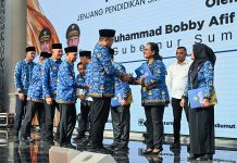 Gubernur Sumut Bobby Nasution Ingatkan Jangan Ada Pungli Serahkan 248 SK SMAN-SMKN-SLB Negeri Penugasan Kepala Sekolah