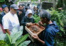 Walikota Bandung Muhammad Farhan Wilayah Kawasan Bebas Sampah Berhasil Budidaya Produksi Madu Trigona Sehat