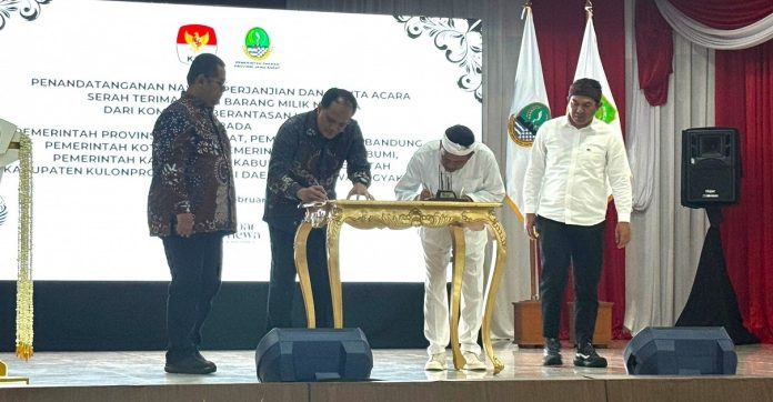 KPK-Hibahkan-Aset-Koruptor-Senilai-Rp16,3-Miliar-untuk-Layanan-Publik-Jabar-image_large (1)