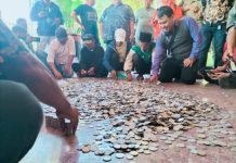 Luar Biasa Baru Terjadi Di Indramayu :KOMPI Serahkan Koin Rp 100 Juta Atas Permintaan Bupati Lucky Hakim Lapor Polisi Kerusakan Taman Alun Alun Dampak Kerusakaan Massa Tuntut Proyek Strategis Nasional Rugikan Petambak