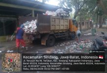 Dinas LH Kabupaten Indramayu Grecep Bersihkan Sampah Di TPS SMP Unggulan Sindang Indramayu